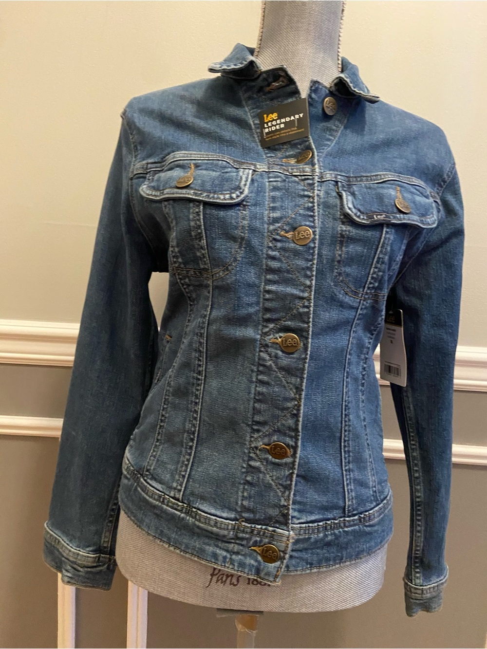 Lee Denim Jacket Women's Size Small Legendary Rider Western Blue NEW
Button in